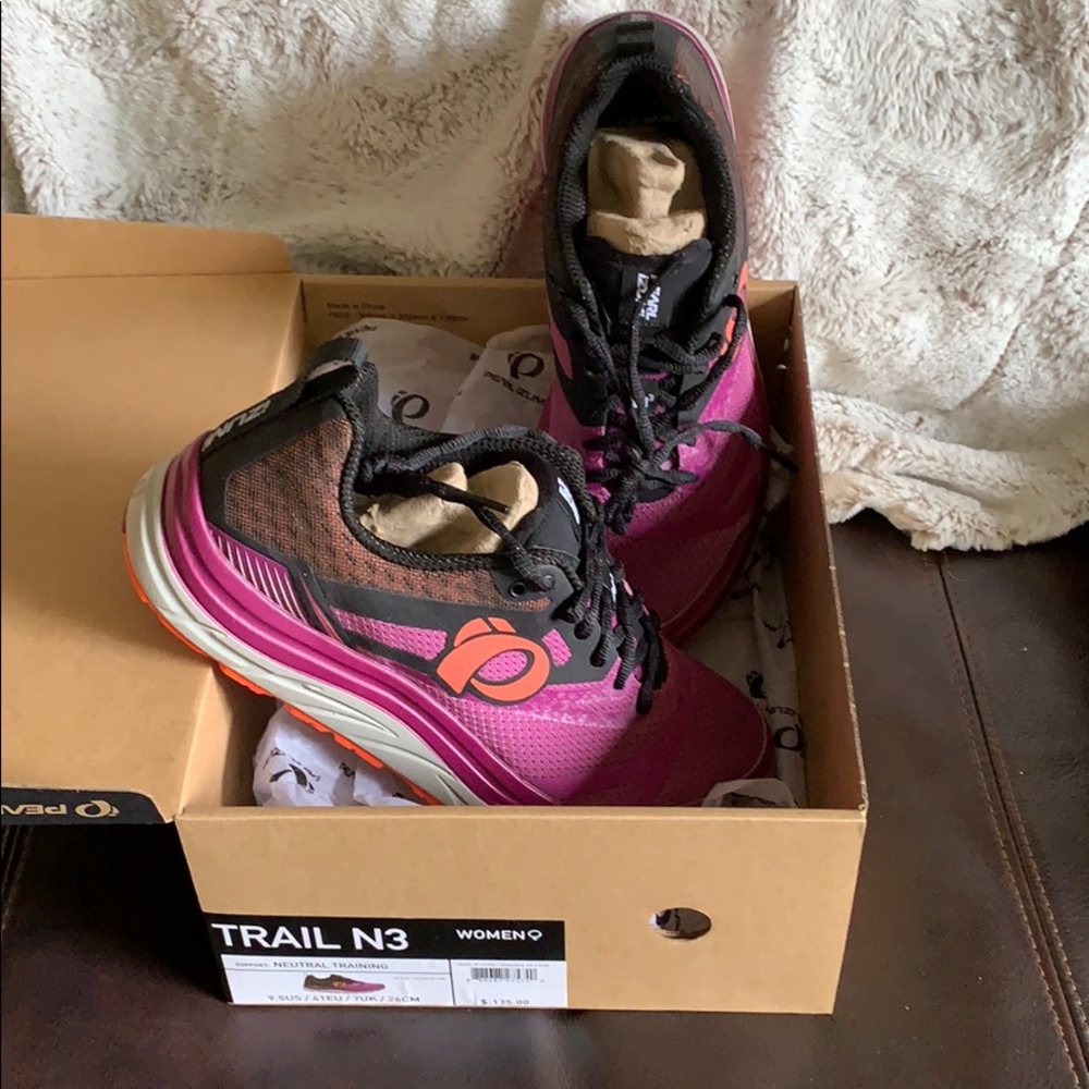 NIB. Pearl Izumi N3 running shoes